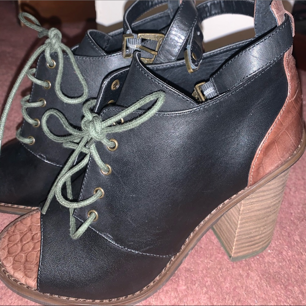 Real leather ankle boots.